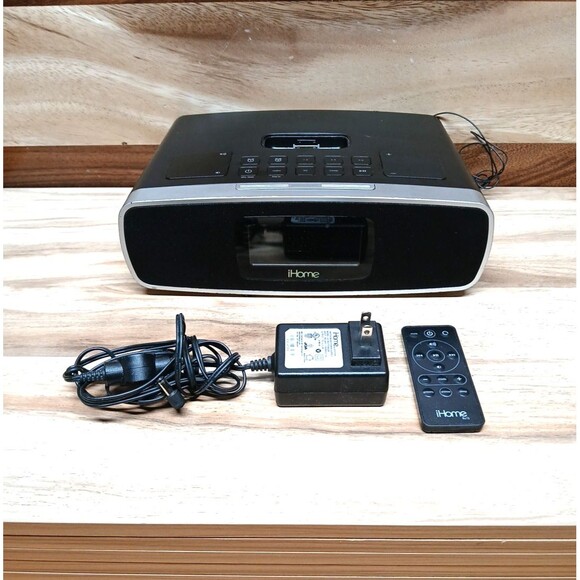 iHome iP92 Dual Alarm Clock Radio for iPhone / iPod with Power Cord & Remote - Picture 1 of 14